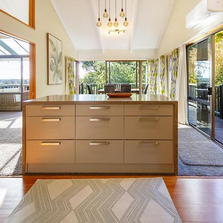 Sherwood Lodge 4-Bedroom Holiday Home With Spectacular Views 基督城 外观 照片