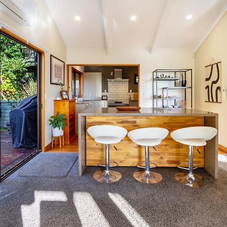 Sherwood Lodge 4-Bedroom Holiday Home With Spectacular Views 基督城 外观 照片
