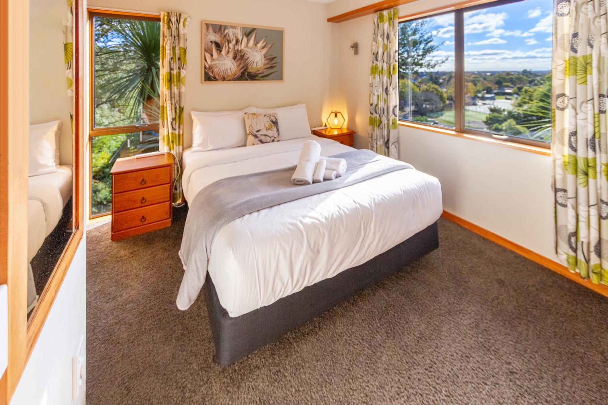 Sherwood Lodge 4-Bedroom Holiday Home With Spectacular Views 基督城 外观 照片