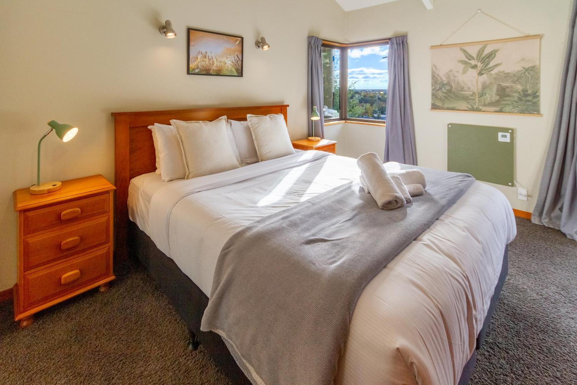 Sherwood Lodge 4-Bedroom Holiday Home With Spectacular Views 基督城 外观 照片