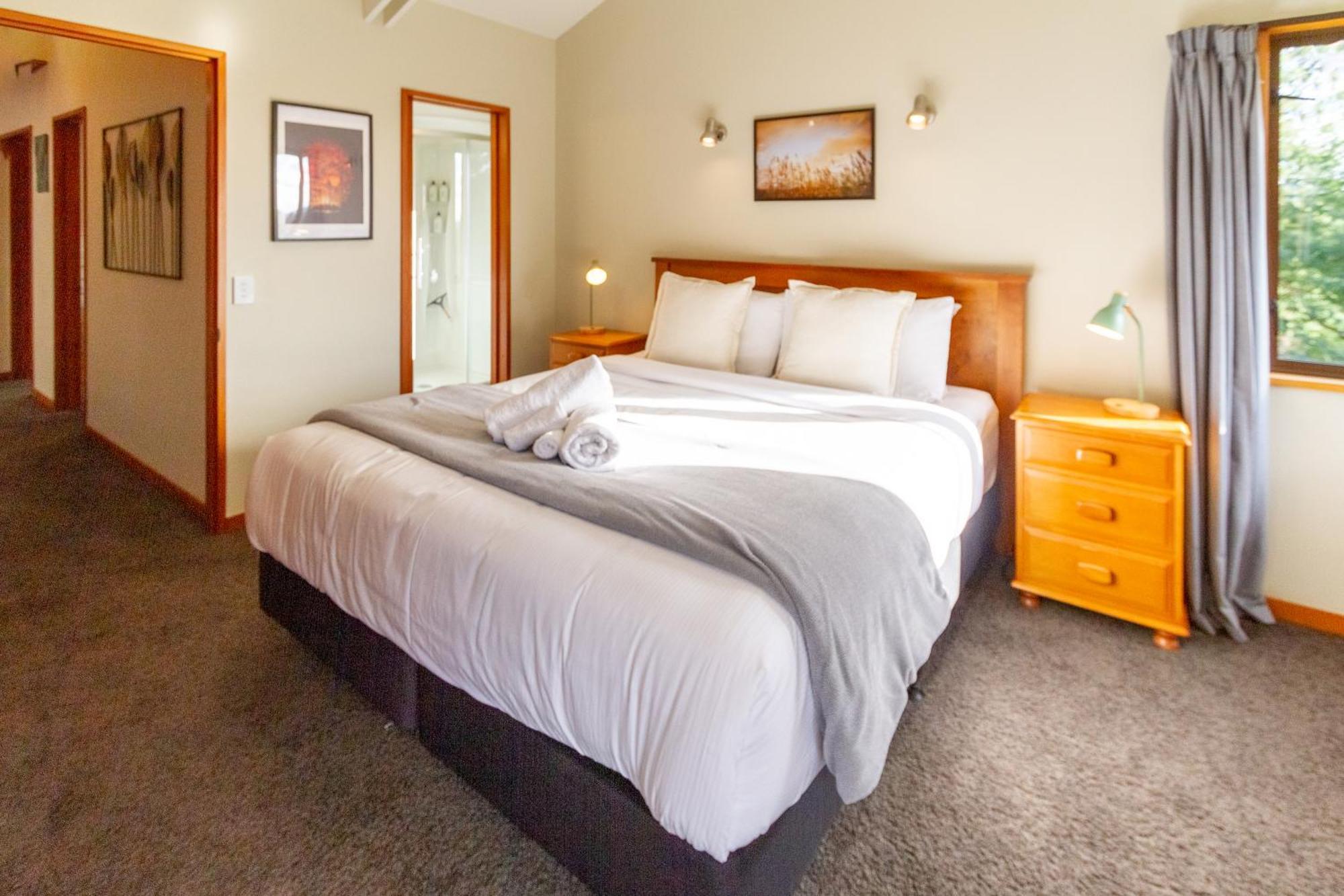 Sherwood Lodge 4-Bedroom Holiday Home With Spectacular Views 基督城 外观 照片